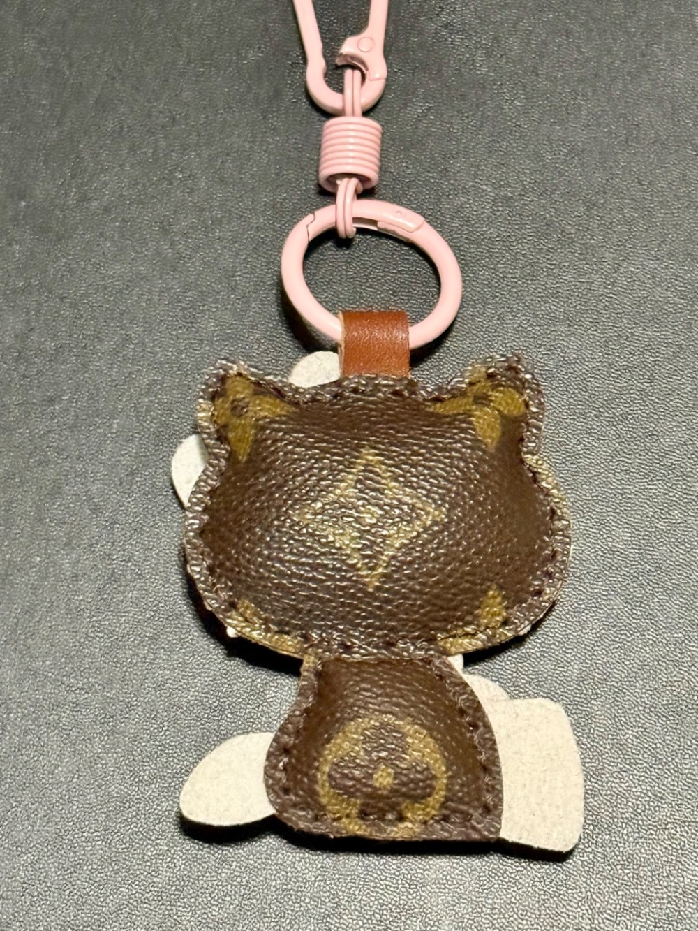 Leather Hello Kitty Key ring - Picture 2 of 5